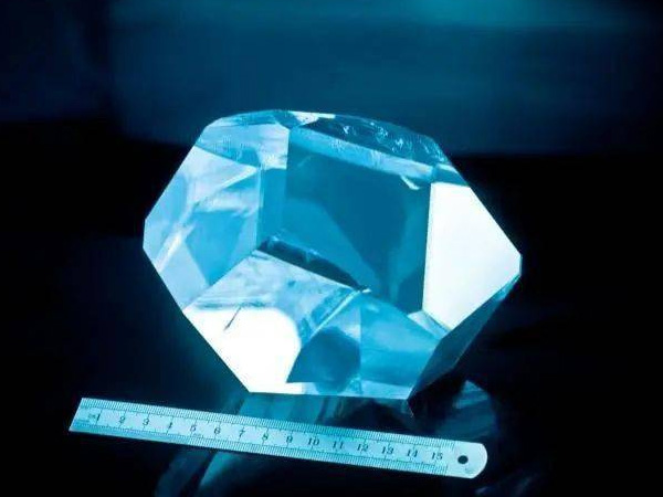 LBO晶體的 10 個基本方面：其特性、應用和制造的詳細指南